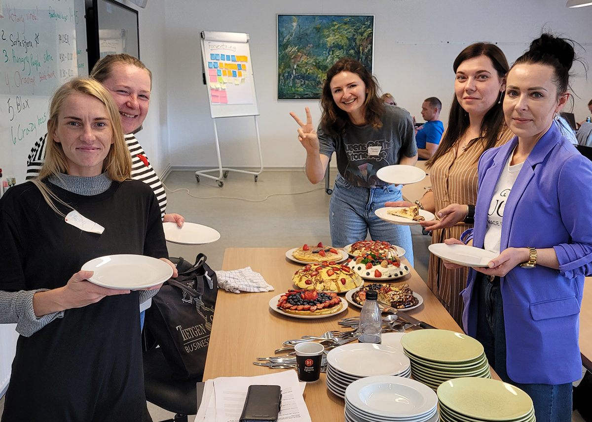 Glade-kursister-spiser-kage_gartneriforlob2022